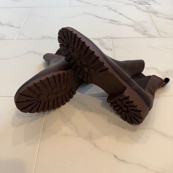 Banana Republic Brown Chelsea Boot - Size 10 - Picture 2 of 5